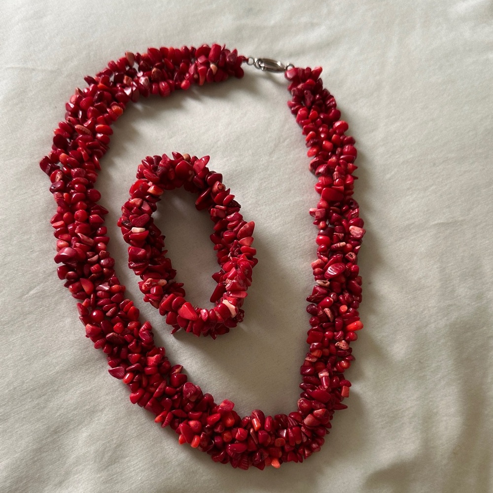 Elegant Red Beaded Necklace and Bracelet Set